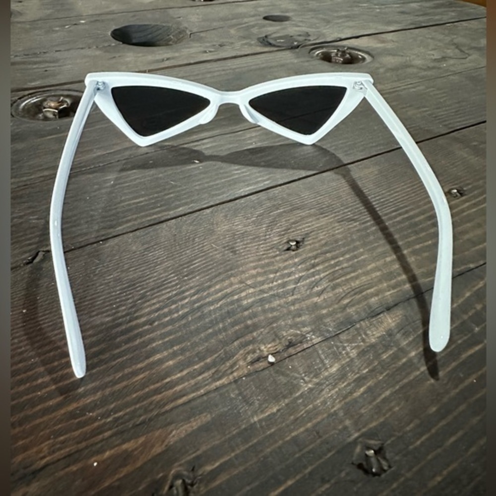 Petals & Peacocks Y2K Retro White Triangle Sunglasses - Picture 6 of 7